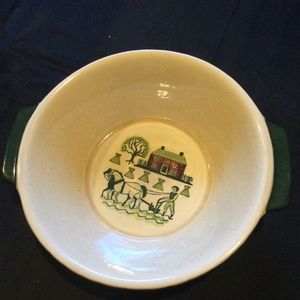 Poppytrail round vegetable bowl with two handles